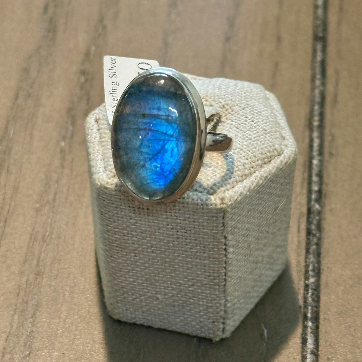 Anillo de labradorita en forma de lágrima y óvalo con doble reflejo – Plata de ley – Tallas 6 y 9