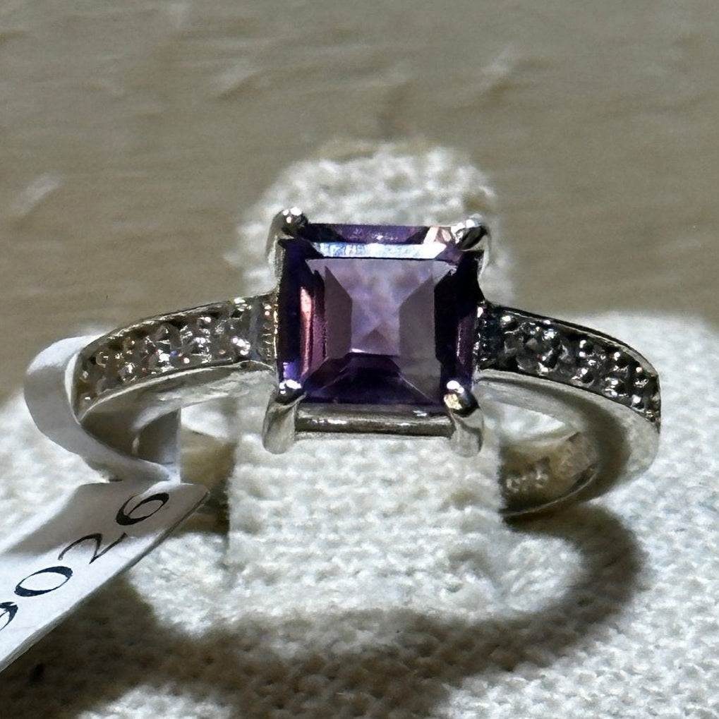 Anillo de amatista talla 5 (02.9026)