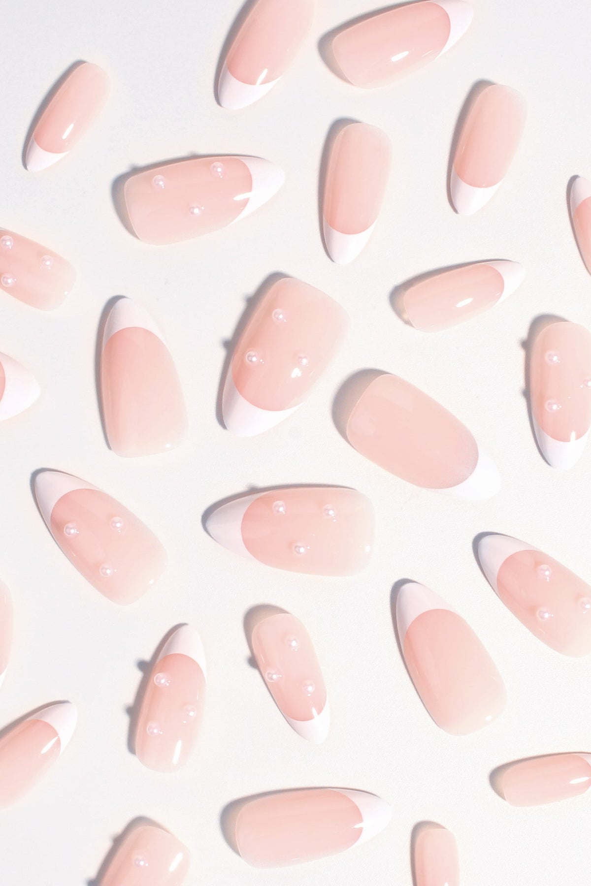 Romántico francés | Uñas postizas suaves y duraderas