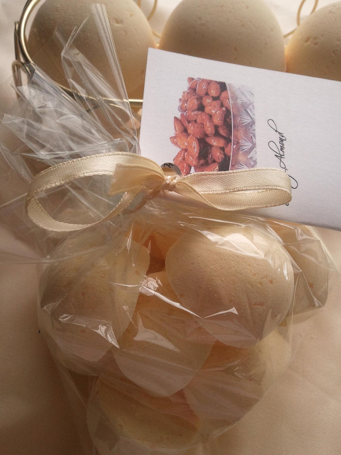 14 bath bombs 1 oz each (Honey Almond) gift bag bath fizzies, great holiday fragrance