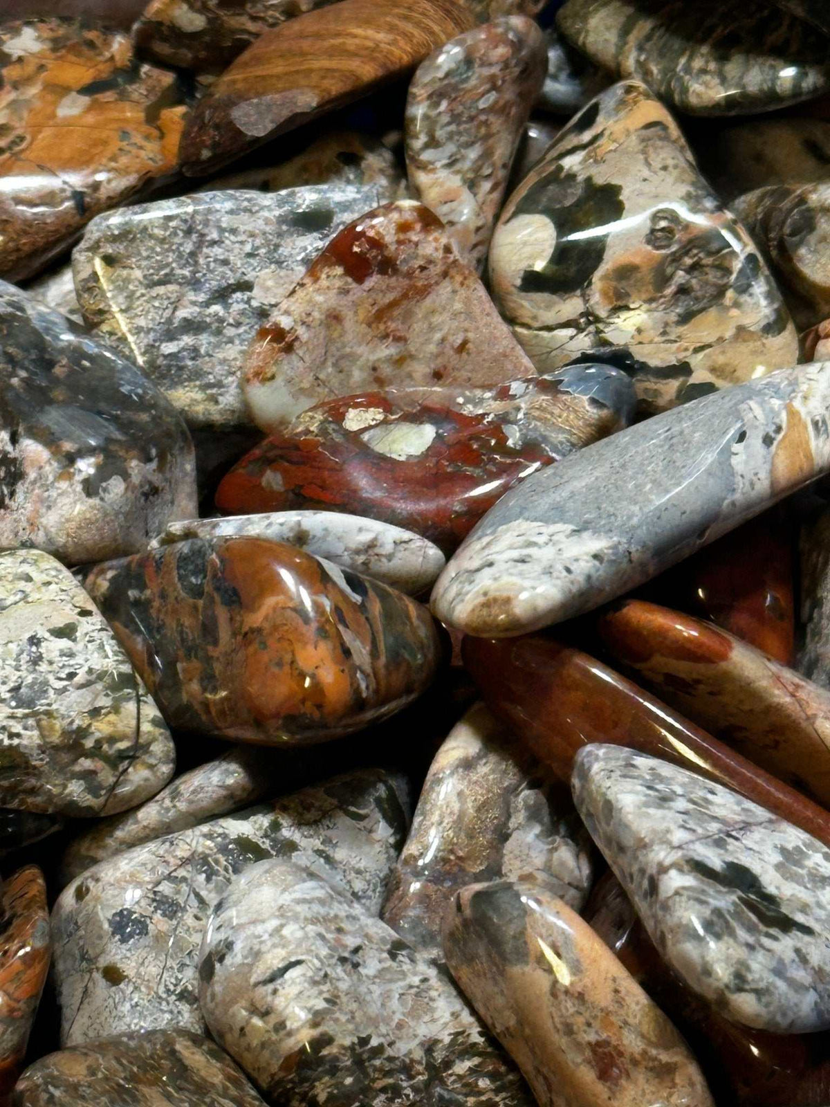 Piedra de jaspe brechado pulida en rodillo