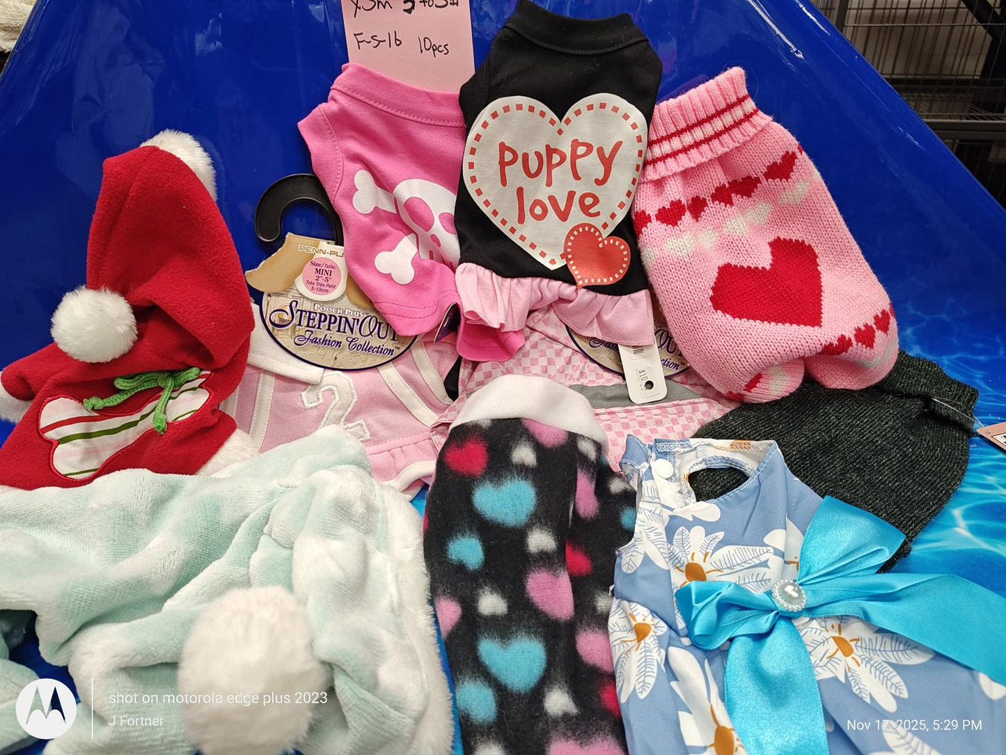 Dog Outfit Bundle ( Xtra Small 4 to 6 Pound Pets ) Brand New Save with a Bundle