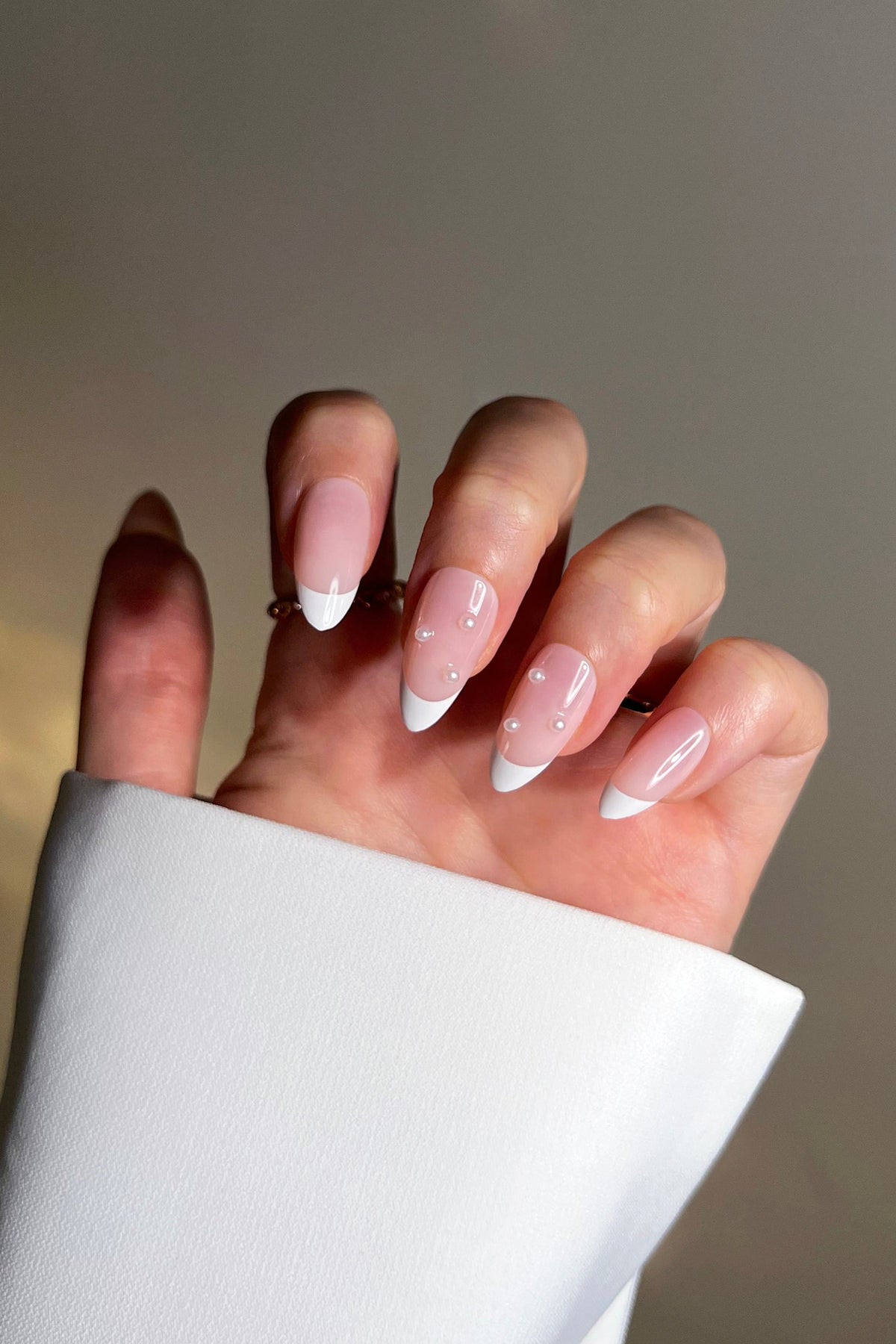 Romántico francés | Uñas postizas suaves y duraderas