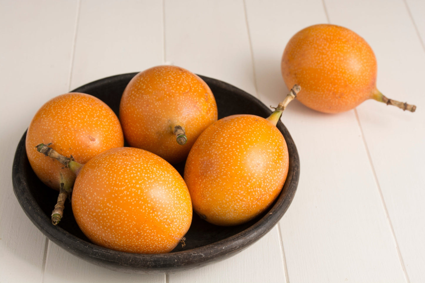 10 SWEET GRANADILLA Yellow Passionfruit Grenadia Sugar Fruit Passiflora Ligularis Huge Purple & White Flower Yellow Orange Fruit Vine Seeds