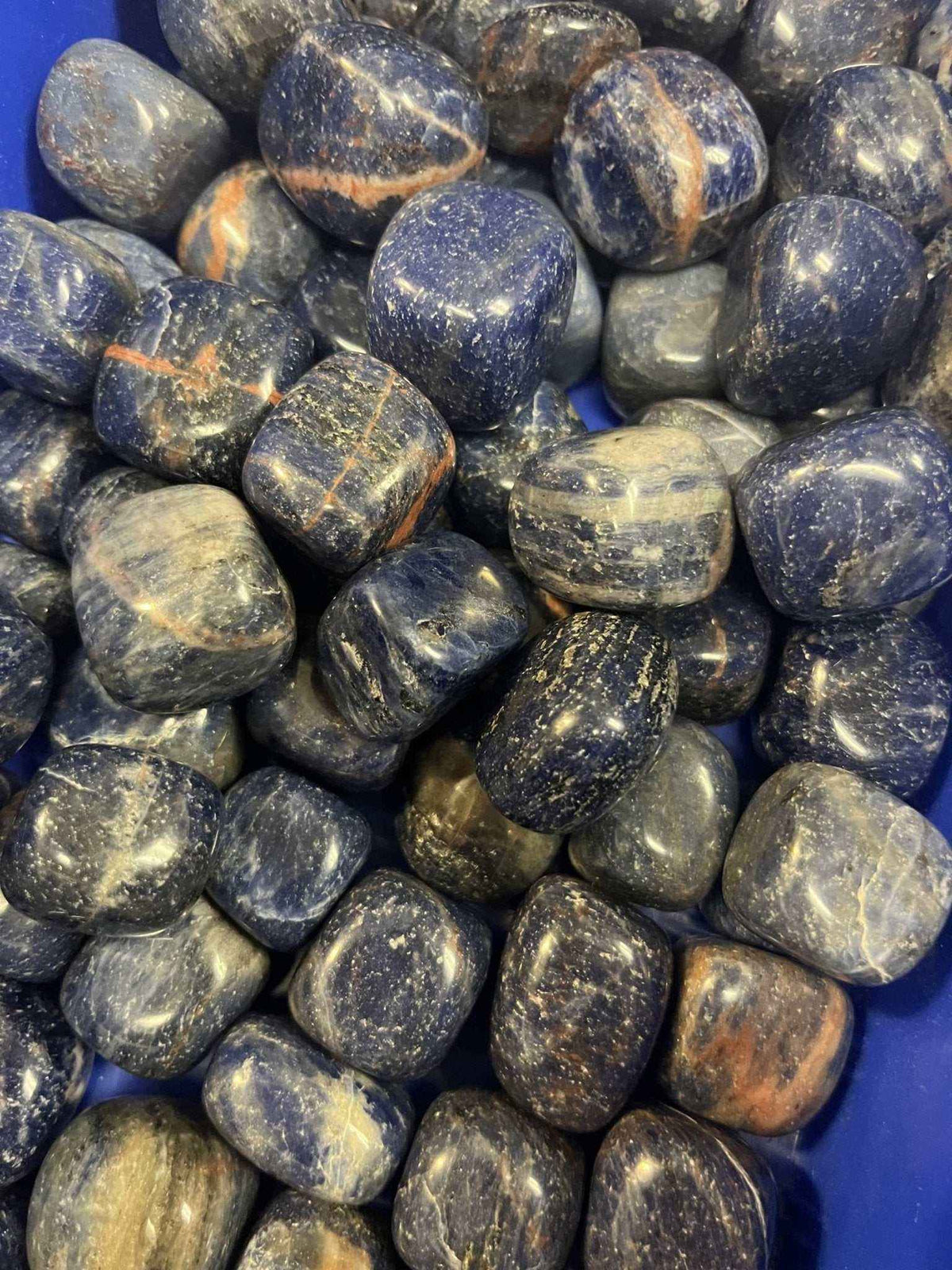 Piedra de bolsillo de sodalita pulida